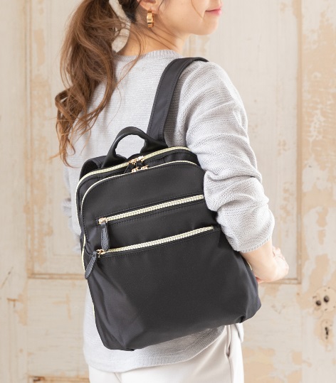 肩に優しい軽量はっ水コンパクトリュック  ブラック